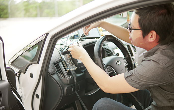 Hệ thống cảnh báo ngủ gật sử dụng FPGA được lắp đặt lên xe ô tô để phòng ngừa tai nạn giao thông. Ảnh: AN