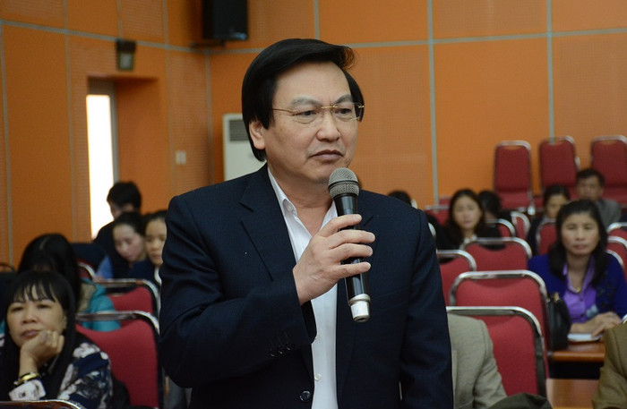 "Không phải Luật có hiệu lực là những người không có đủ tiêu chuẩn trình độ thì loại ra khỏi ngành" - Phó Vụ trưởng phụ trách Vụ Giáo dục Tiểu học (Bộ Giáo dục và Đào tạo)- Nguyễn Đức Hữu nhấn mạnh. (Ảnh: Xuân Trung) "Không phải Luật có hiệu lực là những người không có đủ tiêu chuẩn trình độ thì loại ra khỏi ngành" - Phó Vụ trưởng phụ trách Vụ Giáo dục Tiểu học (Bộ Giáo dục và Đào tạo)- Nguyễn Đức Hữu nhấn mạnh. (Ảnh: Xuân Trung)