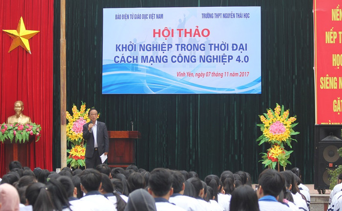 Hơn 750 học sinh của trường Trung học Phổ thông Nguyễn Thái Học, tỉnh Vĩnh Phúc đã có buổi giao lưu đầy ý nghĩa với diễn giả, Giáo sư Nguyễn Lân Dũng vào ngày 7/11 (Ảnh: Thùy Linh) Hơn 750 học sinh của trường Trung học Phổ thông Nguyễn Thái Học, tỉnh Vĩnh Phúc đã có buổi giao lưu đầy ý nghĩa với diễn giả, Giáo sư Nguyễn Lân Dũng vào ngày 7/11 (Ảnh: Thùy Linh)