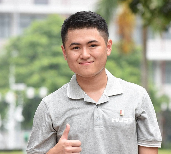 Chàng trai “Vàng” Olympic Vật lý quốc tế - Trần Hữu Bình Minh ước mơ được chế tạo robot (Ảnh: Kim Chi) Chàng trai “Vàng” Olympic Vật lý quốc tế - Trần Hữu Bình Minh ước mơ được chế tạo robot (Ảnh: Kim Chi)