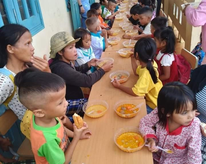 Điều kiện bếp ăn của điểm trường lẻ của Trường Mẫu giáo Trà Giác chưa đảm bảo, gây khó khăn khi phổ cập giáo dục mầm non cho trẻ 3 - 4 tuổi (Nguồn: Trường Mẫu giáo Trà Giác). Điều kiện bếp ăn của điểm trường lẻ của Trường Mẫu giáo Trà Giác chưa đảm bảo, gây khó khăn khi phổ cập giáo dục mầm non cho trẻ 3 - 4 tuổi (Nguồn: Trường Mẫu giáo Trà Giác).