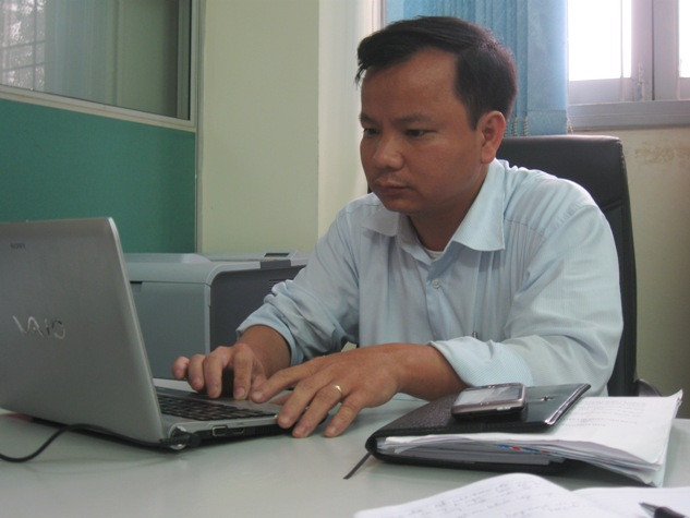 Thầy Yêm buồn khi xem lại clip về thái độ của học viên Công với mình Thầy Yêm buồn khi xem lại clip về thái độ của học viên Công với mình