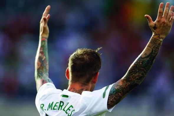 Raul Meireles (Bồ Đào Nha): Tiền vệ của Chelsea là một trong số các cầu thủ sở hữu nhiều hình xăm và xăm với mật độ dày đặc nhất trong làng túc cầu. Raul Meireles (Bồ Đào Nha): Tiền vệ của Chelsea là một trong số các cầu thủ sở hữu nhiều hình xăm và xăm với mật độ dày đặc nhất trong làng túc cầu.