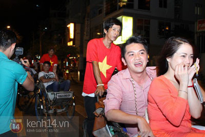 Sinh nhật đại gia Sài Thành với dàn siêu xe và bánh dát vàng ảnh 8 Sinh nhật đại gia Sài Thành với dàn siêu xe và bánh dát vàng ảnh 8