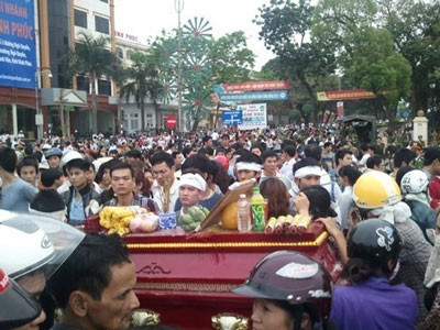 Công an tỉnh Vĩnh Phúc đã huy động rất nhiều lực lượng để đảm bảo an ninh trật tự. Công an tỉnh Vĩnh Phúc đã huy động rất nhiều lực lượng để đảm bảo an ninh trật tự.