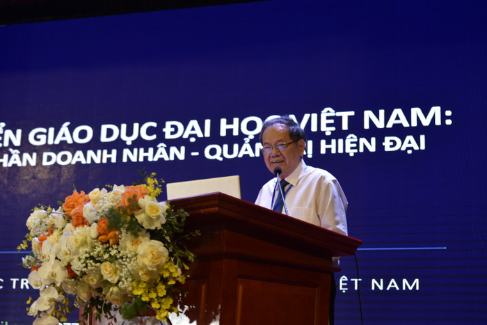 Giáo sư,Tiến sĩ khoa học Đặng Ứng Vận trình bày báo cáo tại Hội thảo. Ảnh: Trà My. _DSC0589.JPG