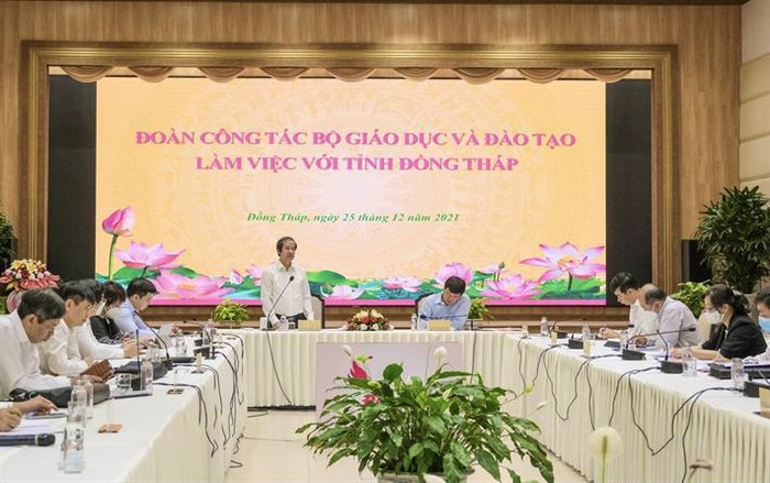 Bộ trưởng Nguyễn Kim Sơn phát biểu tại cuộc làm việc với lãnh đạo tỉnh Đồng Tháp (ảnh: Bộ giáo dục và Đào tạo) Bộ trưởng Nguyễn Kim Sơn phát biểu tại cuộc làm việc với lãnh đạo tỉnh Đồng Tháp (ảnh: Bộ giáo dục và Đào tạo)
