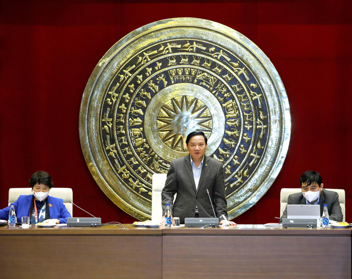 Phó Chủ tịch Quốc hội Nguyễn Khắc Định, Tổ trưởng Tổ công tác chủ trì Phiên họp - Ảnh: VGP/Nguyễn Hoàng Phó Chủ tịch Quốc hội Nguyễn Khắc Định, Tổ trưởng Tổ công tác chủ trì Phiên họp - Ảnh: VGP/Nguyễn Hoàng