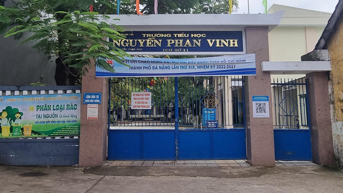 Trường tiểu học Nguyễn Phan Vinh, nơi xảy ra sự việc nữ sinh bị đánh bầm tím. Ảnh: AN Trường tiểu học Nguyễn Phan Vinh, nơi xảy ra sự việc nữ sinh bị đánh bầm tím. Ảnh: AN
