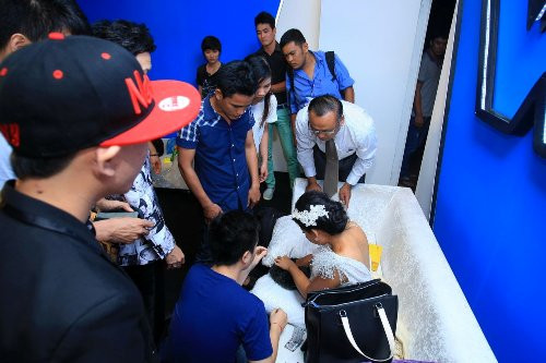 Thái Trân kiệt sức trong hậu trường trước đó. Thái Trân kiệt sức trong hậu trường trước đó.