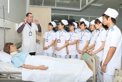 Mục tiêu dài hạn của chương trình là góp phần hỗ trợ Chính phủ Việt Nam giải quyết có hiệu quả các vấn đề ưu tiên của hệ thống y tế. (Ảnh minh họa -nguồn chinhphu.vn). Mục tiêu dài hạn của chương trình là góp phần hỗ trợ Chính phủ Việt Nam giải quyết có hiệu quả các vấn đề ưu tiên của hệ thống y tế. (Ảnh minh họa -nguồn chinhphu.vn).