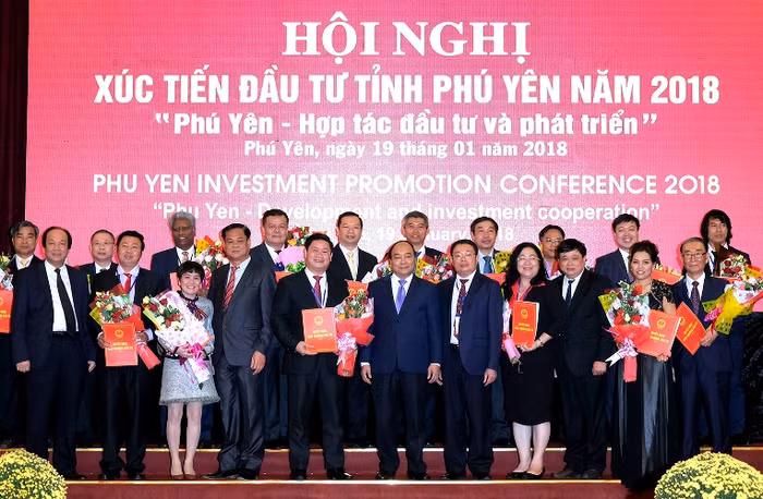 Thủ tướng chứng kiến Lễ trao Quyết định cam kết chủ trương đầu tư vào tỉnh Phú Yên (ảnh chinhphu.vn).