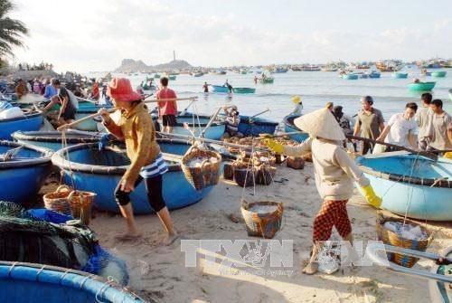 Phát triển kinh tế biển phải gắn với đảm bảo an ninh quốc phòng (ảnh minh họa - nguồn Chinhphu.vn). Phát triển kinh tế biển phải gắn với đảm bảo an ninh quốc phòng (ảnh minh họa - nguồn Chinhphu.vn).