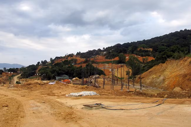 Người dân phản đối dự án resort quây rào, chắn lối xuống biển ảnh 4