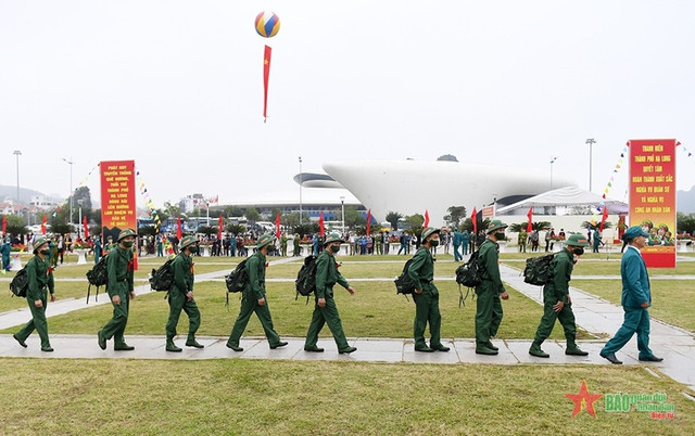 Thanh niên tỉnh Quảng Ninh lên đường nhập ngũ, sáng 6/2. Ảnh: Báo Quân đội nhân dân Thanh niên tỉnh Quảng Ninh lên đường nhập ngũ, sáng 6/2. Ảnh: Báo Quân đội nhân dân