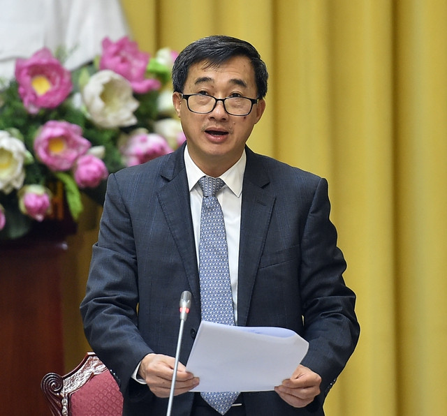 Trả lời câu hỏi của phóng viên, Thứ trưởng Trần Văn Thuấn cho biết, Hiện Bộ Y tế đang hoàn thiện thông tư giá khám bệnh, chữa bệnh theo yêu cầu - Ảnh VGP/Nguyễn Đức Trả lời câu hỏi của phóng viên, Thứ trưởng Trần Văn Thuấn cho biết, Hiện Bộ Y tế đang hoàn thiện thông tư giá khám bệnh, chữa bệnh theo yêu cầu - Ảnh VGP/Nguyễn Đức