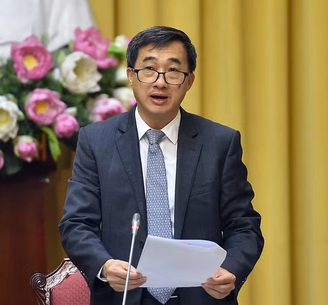 Trả lời câu hỏi của phóng viên, Thứ trưởng Trần Văn Thuấn cho biết, Hiện Bộ Y tế đang hoàn thiện thông tư giá khám bệnh, chữa bệnh theo yêu cầu - Ảnh VGP/Nguyễn Đức