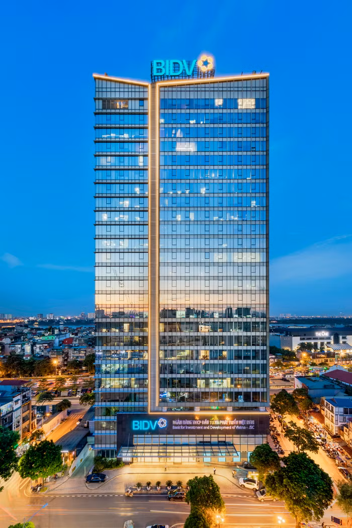 BIDV là ngân hàng thương mại Việt Nam đầu tiên công bố “Khung Khoản vay bền vững” dành cho khách hàng, tạo điều kiện để ngân hàng phát triển và giới thiệu tới khách hàng các sản phẩm tài chính bền vững theo chuẩn mực quốc tế.