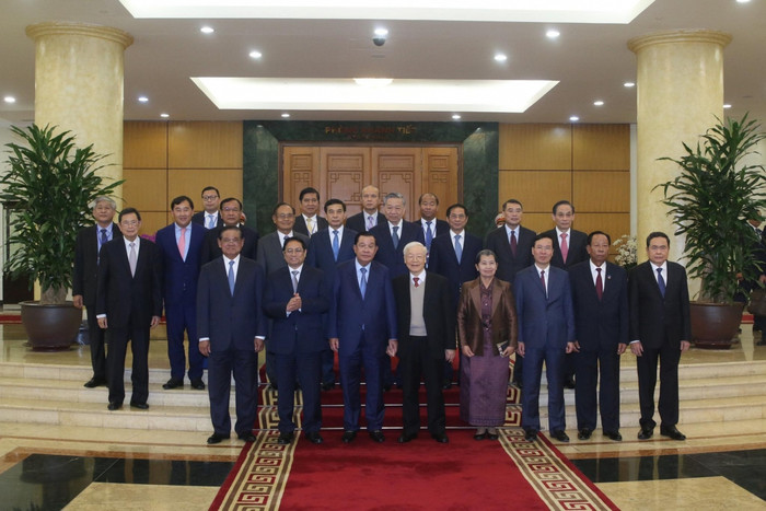 Hai bên nhất trí trong bối cảnh tình hình hiện nay, hai Đảng, hai nước cần tăng cường đoàn kết, phối hợp chặt chẽ, ủng hộ lẫn nhau, tiếp tục coi quan hệ chính trị có ý nghĩa quan trọng hàng đầu để định hướng cho quan hệ giữa hai Đảng, hai nước.