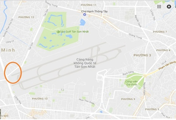 Theo Ths.Nguyễn Văn Chiến, việc giải tỏa sân golf nâng cấp Tân Sơn Nhất ở phía gần đường Tân Sơn (khu vực vòng tròn mầu da cam) sẽ tránh được cả việc ùn tắc tuyến đường dẫn tới sân bay - ảnh Ths. Nguyễn Văn Chiến Theo Ths.Nguyễn Văn Chiến, việc giải tỏa sân golf nâng cấp Tân Sơn Nhất ở phía gần đường Tân Sơn (khu vực vòng tròn mầu da cam) sẽ tránh được cả việc ùn tắc tuyến đường dẫn tới sân bay - ảnh Ths. Nguyễn Văn Chiến