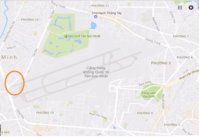 Theo Ths.Nguyễn Văn Chiến, việc giải tỏa sân golf nâng cấp Tân Sơn Nhất ở phía gần đường Tân Sơn (khu vực vòng tròn mầu da cam) sẽ tránh được cả việc ùn tắc tuyến đường dẫn tới sân bay - ảnh Ths. Nguyễn Văn Chiến