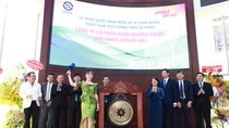Tham dự và chứng kiến lễ đánh cồng phiên giao dịch đầu tiên của Vietjet có các đồng chí nguyên lãnh đạo Chính phủ, lãnh đạo TP.HCM, lãnh đạo Ủy ban Chứng khoán nhà nước - ảnh trong bài nguồn Vietjet. Tham dự và chứng kiến lễ đánh cồng phiên giao dịch đầu tiên của Vietjet có các đồng chí nguyên lãnh đạo Chính phủ, lãnh đạo TP.HCM, lãnh đạo Ủy ban Chứng khoán nhà nước - ảnh trong bài nguồn Vietjet.