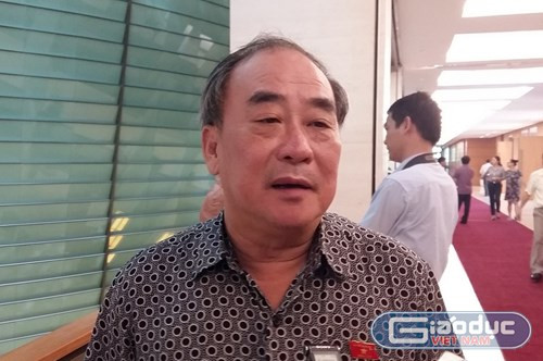 Ông Trần Ngọc Vinh - Đại biểu Quốc hội Khóa XIII cho rằng, quyết định nâng cấp sân bay Tân Sơn Nhất thể hiện sự quyết liệt của Chính phủ - ảnh: Ngọc Quang/giaoduc.net.vn Ông Trần Ngọc Vinh - Đại biểu Quốc hội Khóa XIII cho rằng, quyết định nâng cấp sân bay Tân Sơn Nhất thể hiện sự quyết liệt của Chính phủ - ảnh: Ngọc Quang/giaoduc.net.vn