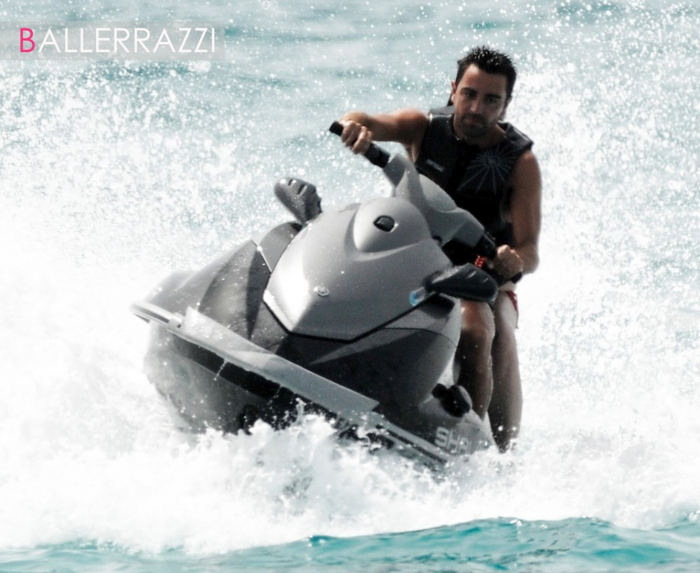 Xavi dường như đã công khai mối quan hệ của mình với cô bạn gái từ thuở thanh mai trúc nữ, Amberroseo. Xavi dường như đã công khai mối quan hệ của mình với cô bạn gái từ thuở thanh mai trúc nữ, Amberroseo.