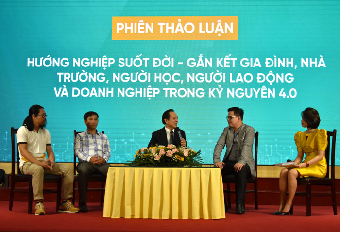 Các diễn giả tại phiên thảo luận của hội thảo. Ảnh: Trần Lý Các diễn giả tại phiên thảo luận của hội thảo. Ảnh: Trần Lý
