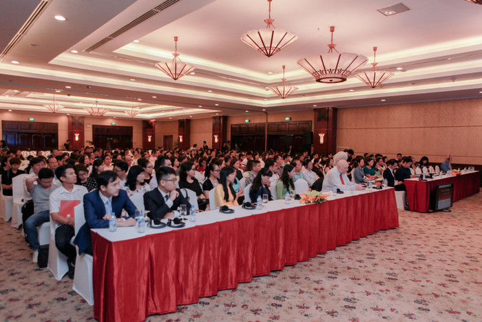 Hội thảo trang bị năng lực thế kỷ 21 cho học sinh với diễn giả Lance G.King đã thu hút hơn 1.000 phụ huynh, giáo viên tham gia tại Hà Nội và Tp.Hồ Chí Minh - ảnh Vinshool. Hội thảo trang bị năng lực thế kỷ 21 cho học sinh với diễn giả Lance G.King đã thu hút hơn 1.000 phụ huynh, giáo viên tham gia tại Hà Nội và Tp.Hồ Chí Minh - ảnh Vinshool.