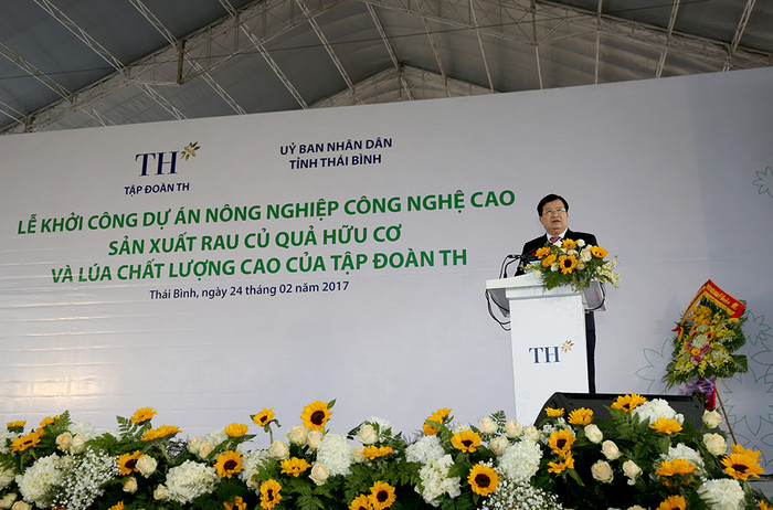 Phó Thủ tướng Trịnh Đình Dũng phát biểu tại Dự án nông nghiệp công nghệ cao sản xuất rau củ quả hữu cơ và lúa chất lượng cao của Tập đoàn TH tại Thái Bình ngày 24/2 - ảnh Hùng Phạm.