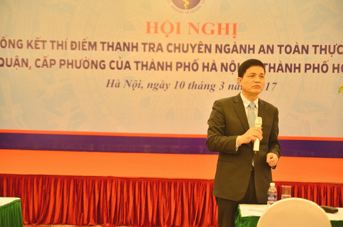 PGS.TS Nguyễn Thanh Phong phát biểu tại Hội nghị Tổng kết thí điểm thanh tra chuyên ngành an toàn thực phẩm cấp quận, huyện và xã, phường tại thành phố Hà Nội và thành phố Hồ Chí Minh - ảnh: H.Lực