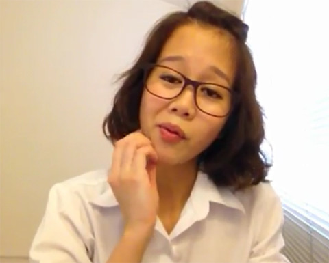 Khuôn mặt biểu cảm, hài hước thường thấy của cô gái trẻ này trong các Vlog gần đây Khuôn mặt biểu cảm, hài hước thường thấy của cô gái trẻ này trong các Vlog gần đây