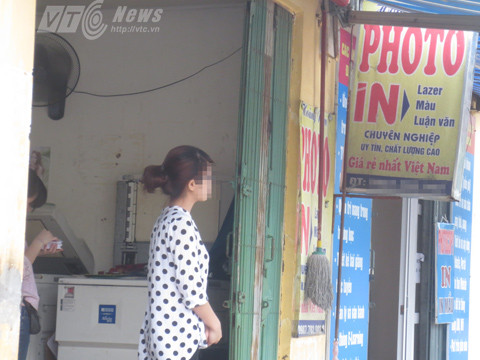 Các quán photo gần các trường THPT đông đúc học sinh ra vào hơn thường ngày Các quán photo gần các trường THPT đông đúc học sinh ra vào hơn thường ngày