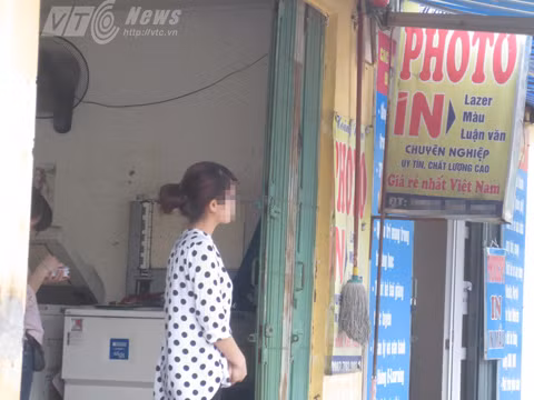 Các quán photo gần các trường THPT đông đúc học sinh ra vào hơn thường ngày