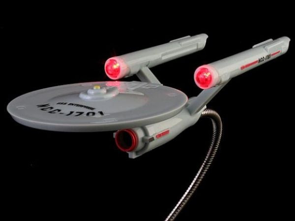 7. Star trek webcam Với thiết kế khá độc đáo, Star trek cũng đi theo trào lưu từ bộ phim Star War nổi tiếng và nó thực sự nổi bật bên cạnh chiếc máy tính của bạn.Webcam này được gắn một camera ở phía mặt dưới khiến bạn có cảm giác đang trò chuyện ngoài vũ trụ. Giá của sản phẩm này chỉ có $ 30 7. Star trek webcam Với thiết kế khá độc đáo, Star trek cũng đi theo trào lưu từ bộ phim Star War nổi tiếng và nó thực sự nổi bật bên cạnh chiếc máy tính của bạn.Webcam này được gắn một camera ở phía mặt dưới khiến bạn có cảm giác đang trò chuyện ngoài vũ trụ. Giá của sản phẩm này chỉ có $ 30