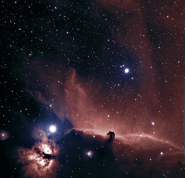 Bức ảnh “ Tinh vân ngựa” của Nick Howes , một trong những bức ảnh lọt top 10 tại cuộc thi