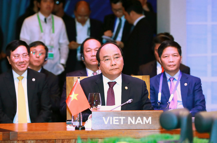 Thủ tướng Chính phủ Nguyễn Xuân Phúc dẫn đầu Đoàn đại biểu cấp cao Việt Nam tham dự Hội nghị Cấp cao ASEAN lần thứ 30 tổ chức tại Philippines (Ảnh: VGP/Quang Hiếu). Thủ tướng Chính phủ Nguyễn Xuân Phúc dẫn đầu Đoàn đại biểu cấp cao Việt Nam tham dự Hội nghị Cấp cao ASEAN lần thứ 30 tổ chức tại Philippines (Ảnh: VGP/Quang Hiếu).