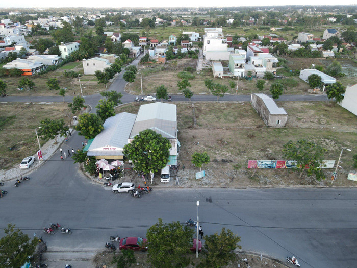 Khu vực Điện Nam Trung đã kinh doanh sầm uất. Ảnh: GH Khu vực Điện Nam Trung đã kinh doanh sầm uất. Ảnh: GH