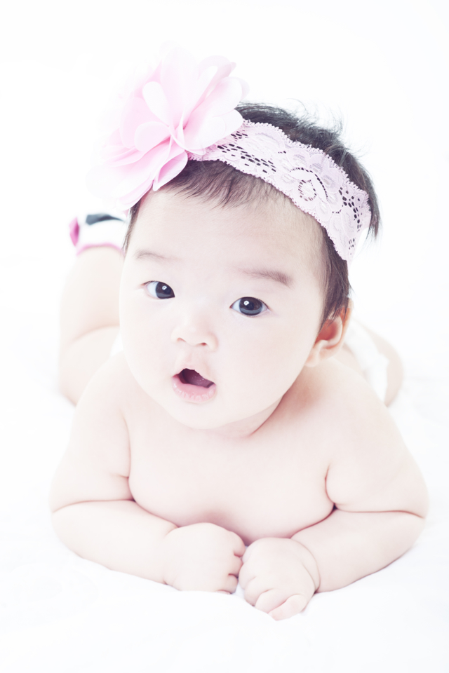 Hình ảnh đầu tiên của bé Thỏ đã được Xuân Lan công bố vào tối qua.