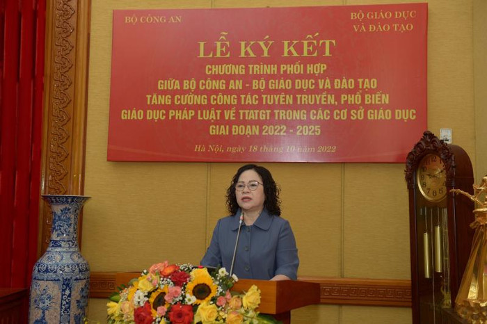 Thứ trưởng Ngô Thị Minh phát biểu tại buổi lễ. Nguồn: Báo Công an nhân dân Thứ trưởng Ngô Thị Minh phát biểu tại buổi lễ. Nguồn: Báo Công an nhân dân