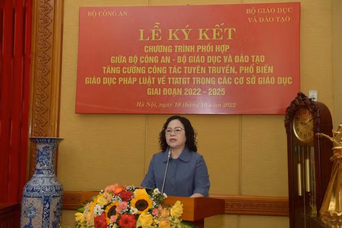 Thứ trưởng Ngô Thị Minh phát biểu tại buổi lễ. Nguồn: Báo Công an nhân dân