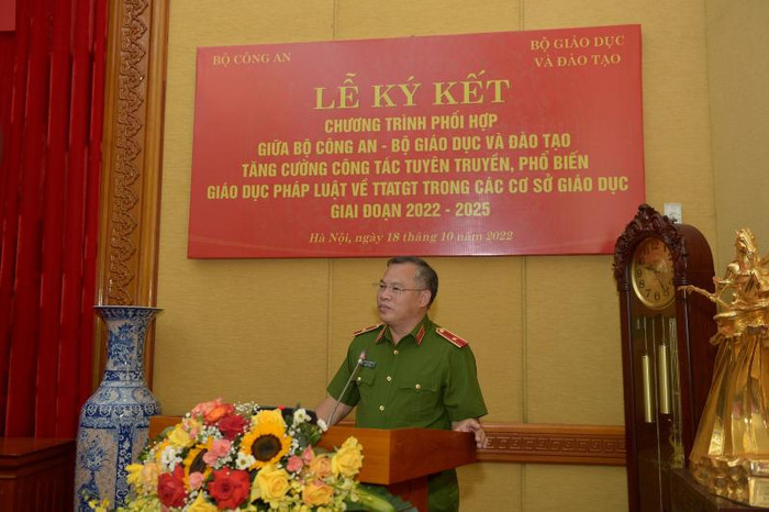 Thứ trưởng Nguyễn Văn Long phát biểu tại buổi lễ. Nguồn: Báo Công an nhân dân Thứ trưởng Nguyễn Văn Long phát biểu tại buổi lễ. Nguồn: Báo Công an nhân dân