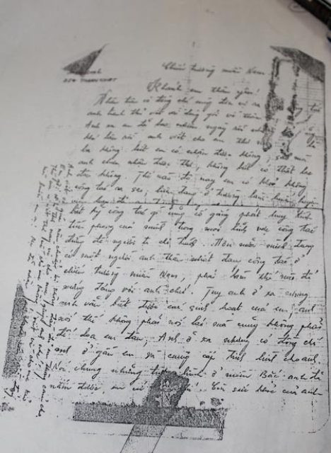 Hai lá thư trở về sau 40 năm lưu lạc trên đất Mỹ. Hai lá thư trở về sau 40 năm lưu lạc trên đất Mỹ.