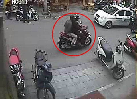 Hai tên trộm đang đi săn mồi. Hai tên trộm đang đi săn mồi.