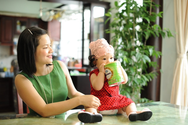 Hãy là người tiêu dùng thông minh khi lựa chọn sữa cho bé