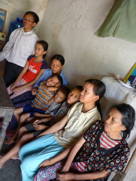 Mọi sự giúp đỡ, chia sẻ khó khăn với gia đình chị Hoàng lúc này là vô cùng cần thiết và quý giá Mọi sự giúp đỡ, chia sẻ khó khăn với gia đình chị Hoàng lúc này là vô cùng cần thiết và quý giá