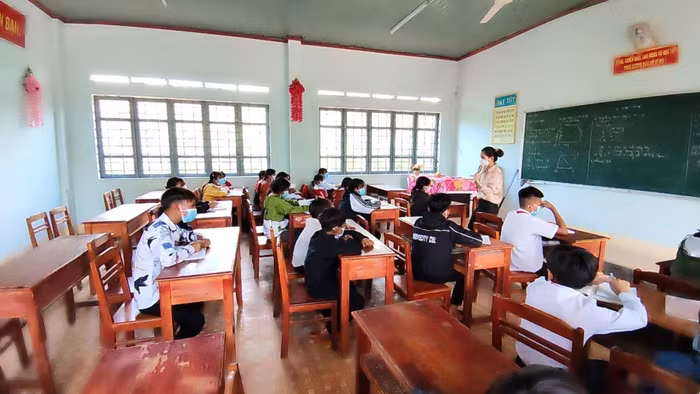 Nhiều trường học ở huyện K'bang (Gia Lai) lo lắng vì nguy cơ học sinh bỏ học sau khi bị ngắt chế độ hỗ trợ theo Nghị định 116. Ảnh: MT Nhiều trường học ở huyện K'bang (Gia Lai) lo lắng vì nguy cơ học sinh bỏ học sau khi bị ngắt chế độ hỗ trợ theo Nghị định 116. Ảnh: MT