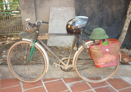 Lúc đội mũ này, lúc đội mũ kia cho "xì tin".