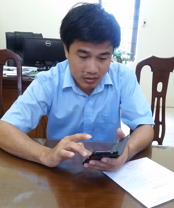 Ông Hoàng Trung Kiên, Chủ tịch UBND phường Yên Hòa tại buổi làm việc với phóng viên. Ảnh Trần Việt.